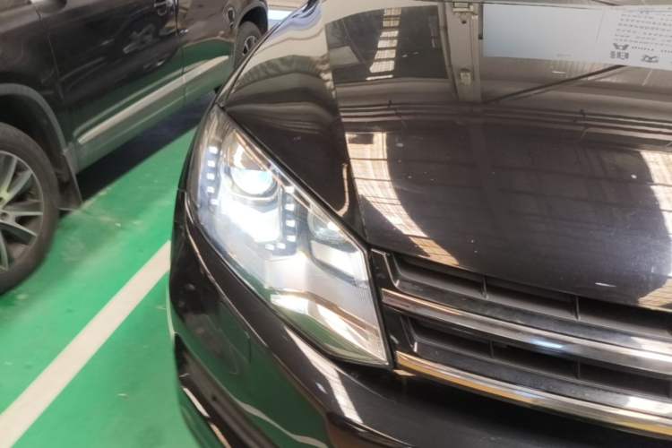 Used Volkswagen Touareg 2011 3.0 TSI Comfort Version Right Front Headlight