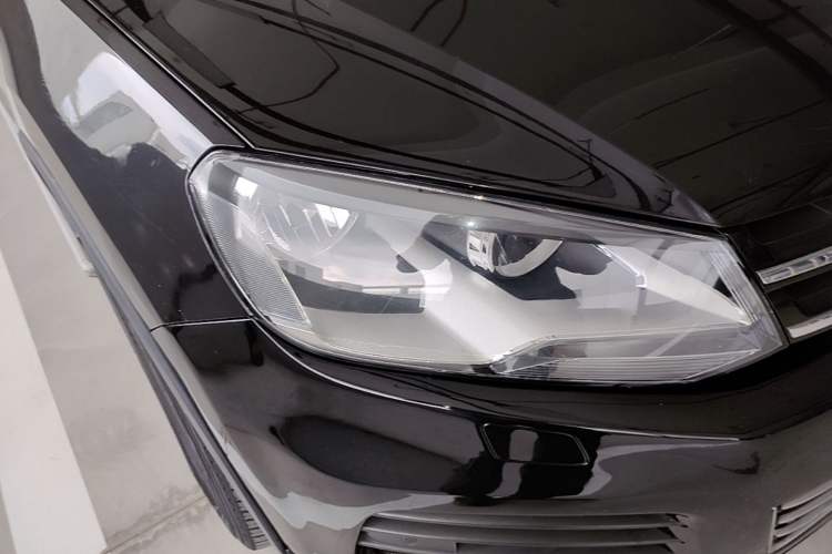 Used Volkswagen Touareg 2011 3.0 TSI Standard Version Right Front Headlight