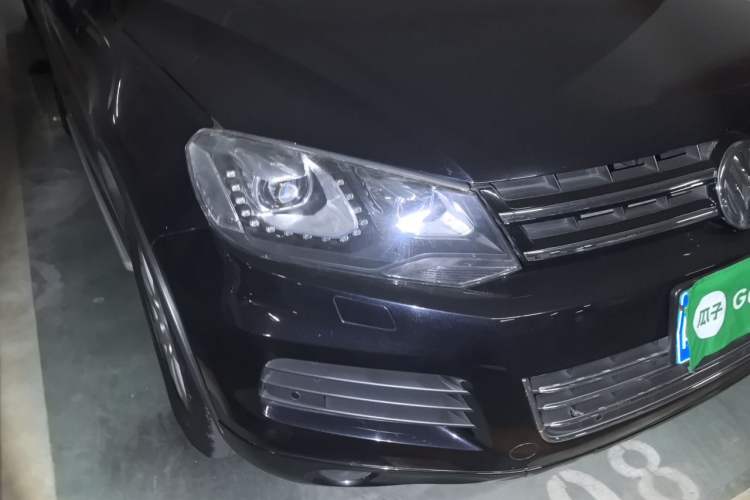 Used Volkswagen Touareg 2011 3.0 TSI Standard Version Right Front Headlight
