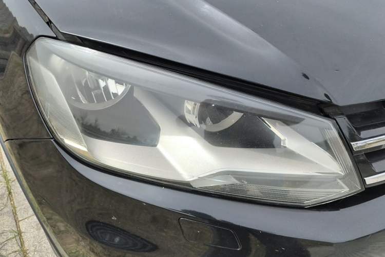 Used Volkswagen Touareg 2011 3.0 TSI Standard Version Right Front Headlight