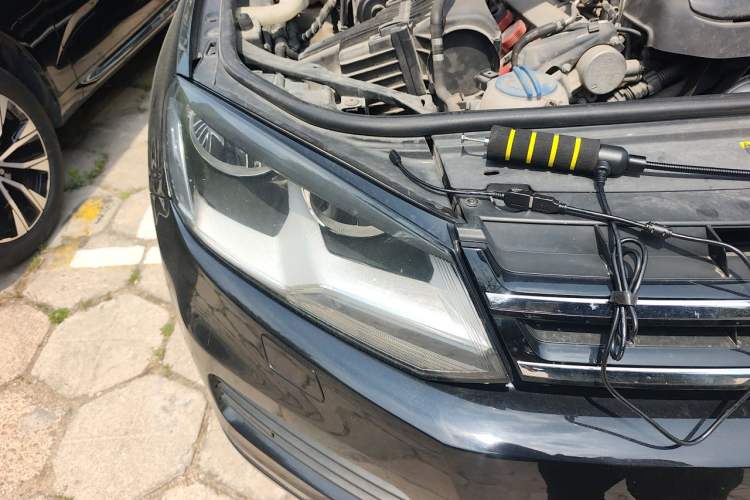 Used Volkswagen Touareg 2011 3.0 TSI Standard Version Right Front Headlight