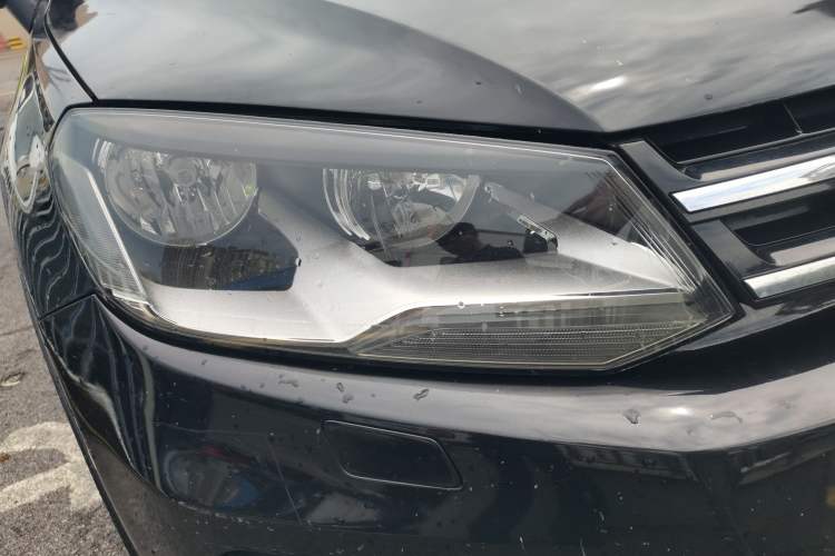 Used Volkswagen Touareg 2011 3.0 TSI Standard Version Right Front Headlight