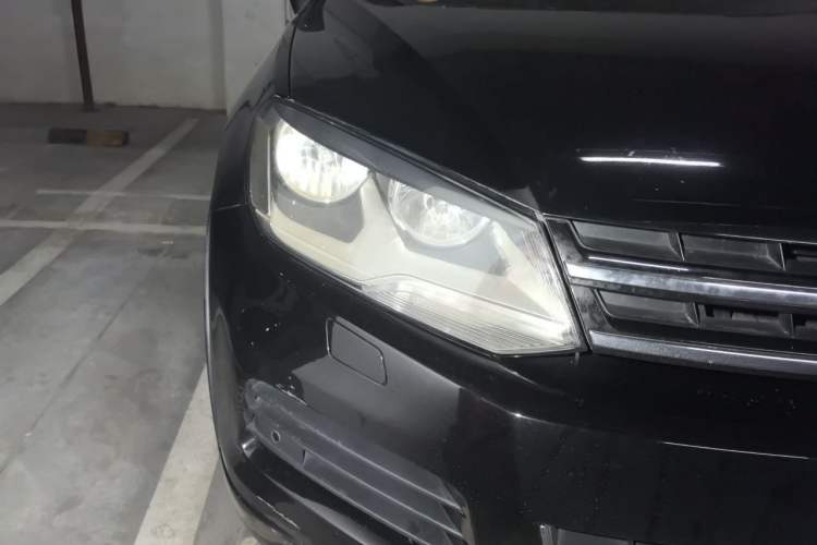 Used Volkswagen Touareg 2011 3.0 TDI Diesel Standard Version Right Front Headlight