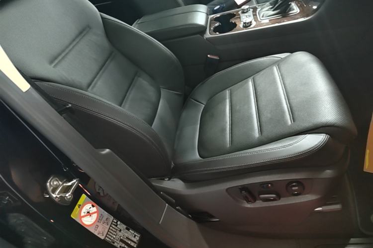 Used Volkswagen Touareg 2011 3.0 TSI Comfort Version Right Front Seat