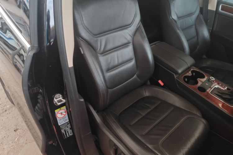 Used Volkswagen Touareg 2011 3.0 TSI Standard Version Right Front Seat