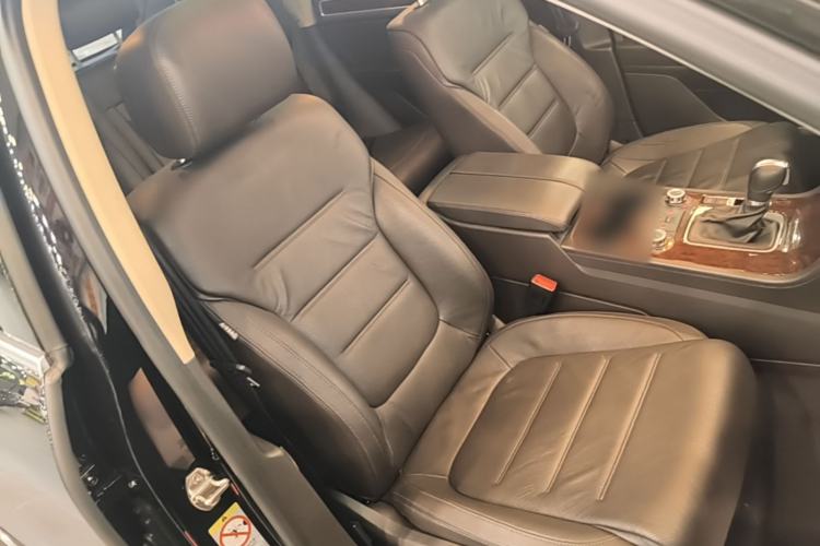 Used Volkswagen Touareg 2011 3.0 TSI Comfort Version Right Front Seat
