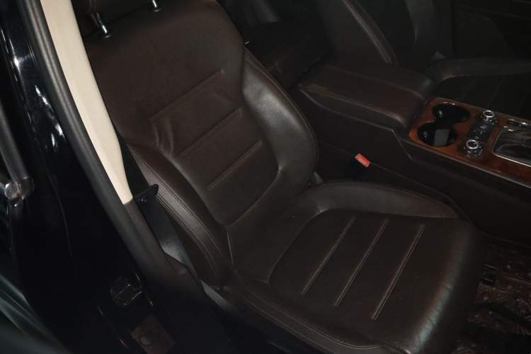 Used Volkswagen Touareg 2011 3.0 TSI Comfort Version Right Front Seat