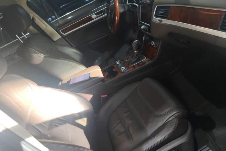 Used Volkswagen Touareg 2011 3.0 TSI Comfort Version Right Front Seat