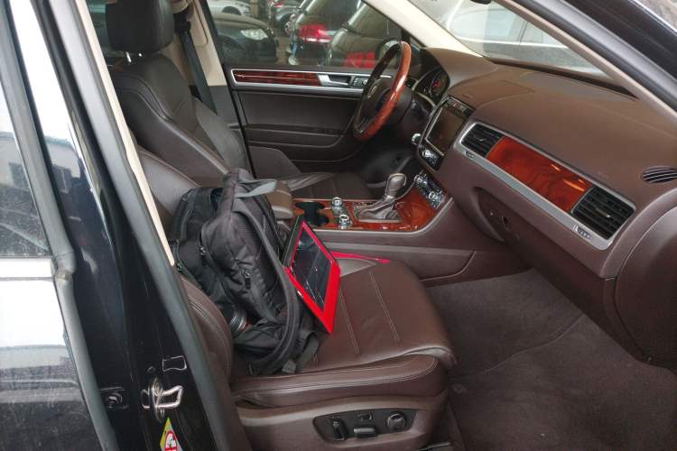 Used Volkswagen Touareg 2011 3.0 TSI Comfort Version Right Front Seat