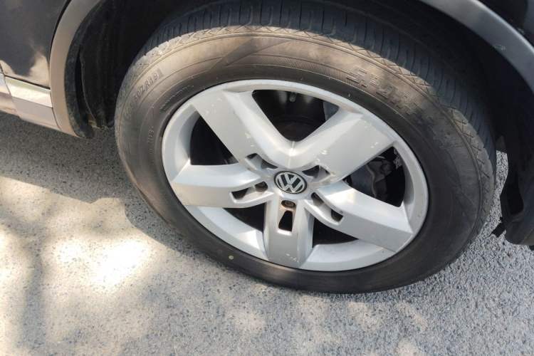 Used Volkswagen Touareg 2011 3.0 TSI Standard Version Right Front Wheel Hub