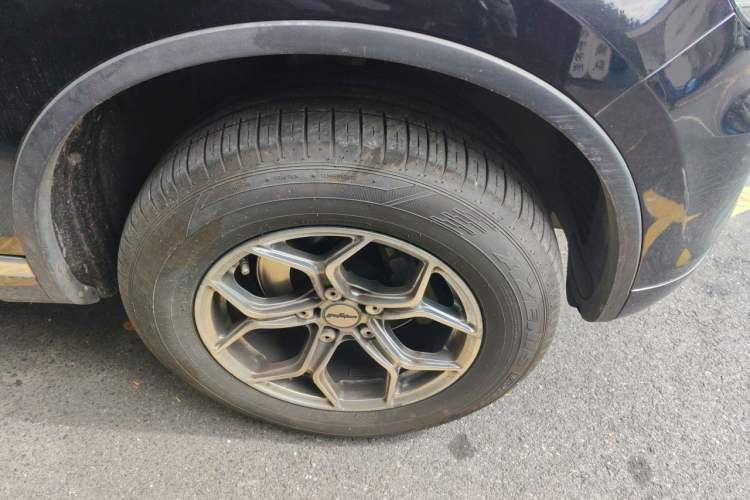 Used Volkswagen Touareg 2011 3.0 TSI Comfort Version Right Front Wheel Hub