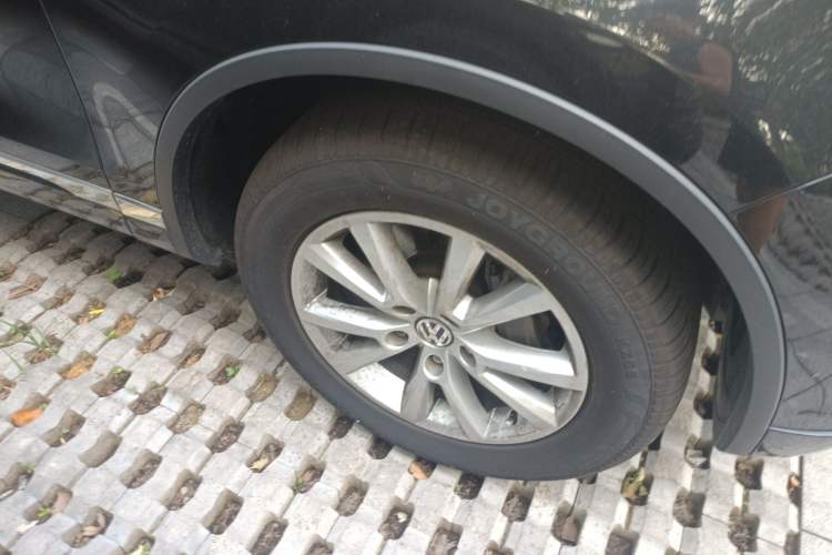 Used Volkswagen Touareg 2011 3.0 TDI Diesel Luxury Model Right Front Wheel Hub