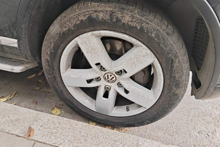 Used Volkswagen Touareg 2011 3.0 TSI Hybrid Right Front Wheel Hub