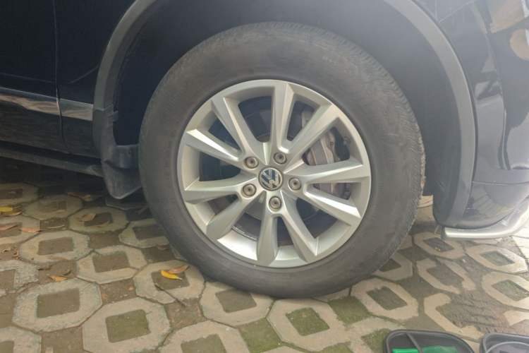 Used Volkswagen Touareg 2011 3.0 TSI High-End Version Right Front Wheel Hub