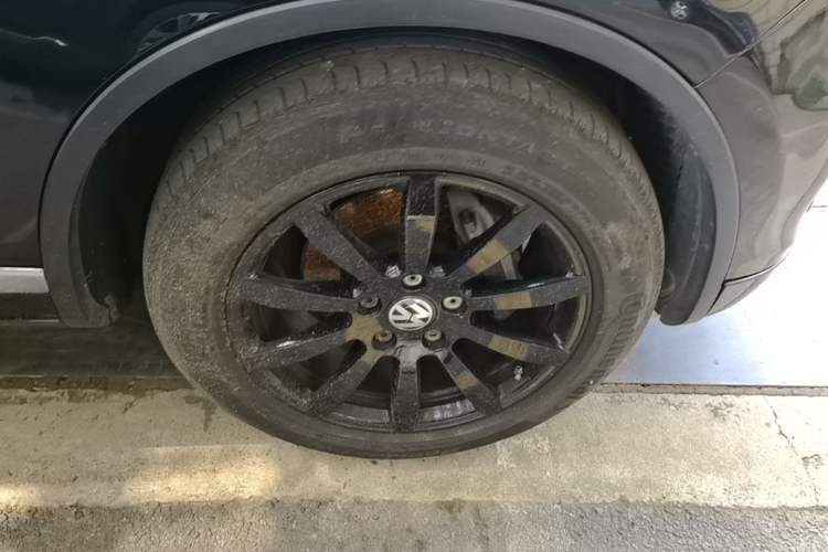 Used Volkswagen Touareg 2011 3.0 TSI Comfort Version Right Front Wheel Hub