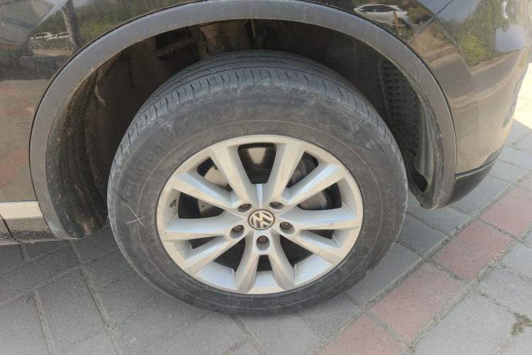 Used Volkswagen Touareg 2011 3.0 TSI High-End Version Right Front Wheel Hub