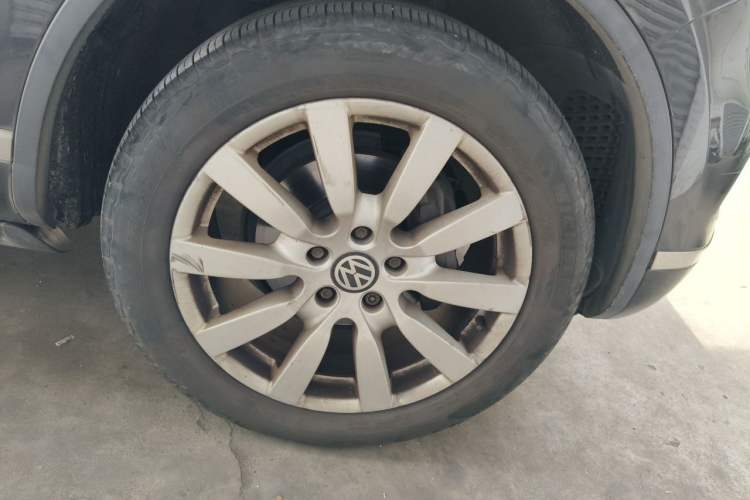 Used Volkswagen Touareg 2011 3.0 TSI Comfort Version Right Front Wheel Hub