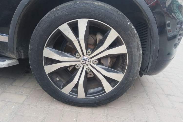 Used Volkswagen Touareg 2011 3.0 TSI Standard Version Right Front Wheel Hub