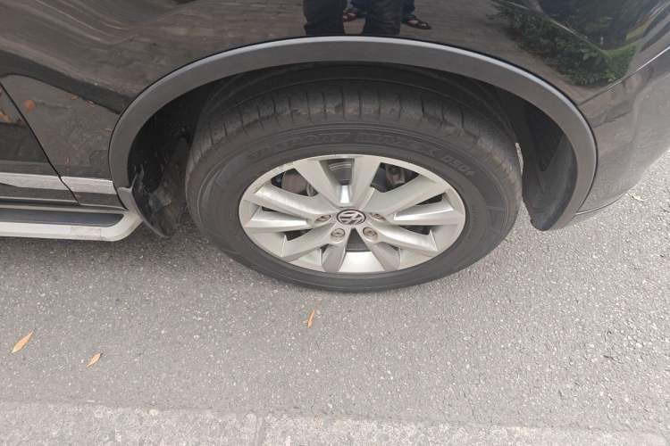 Used Volkswagen Touareg 2011 3.0 TSI Standard Version Right Front Wheel Hub