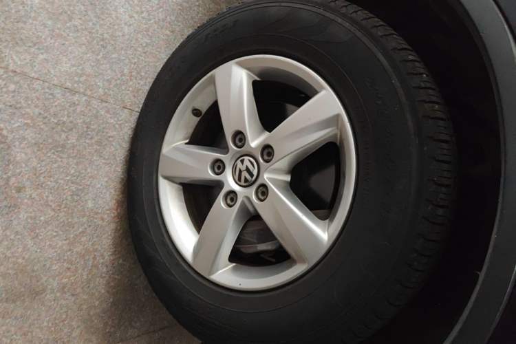 Used Volkswagen Touareg 2011 3.0 TSI Comfort Version Right Front Wheel Hub