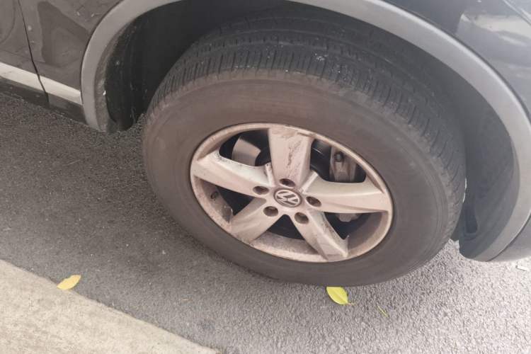 Used Volkswagen Touareg 2011 3.0 TSI Comfort Version Right Front Wheel Hub