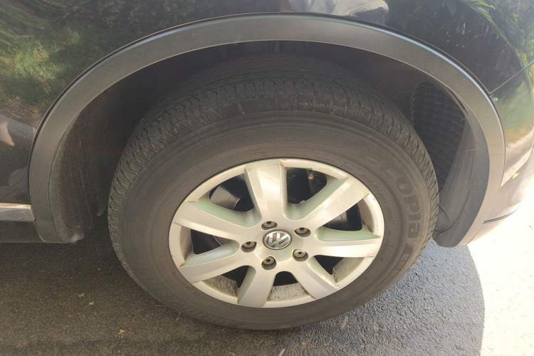 Used Volkswagen Touareg 2011 3.0 TSI Standard Version Right Front Wheel Hub