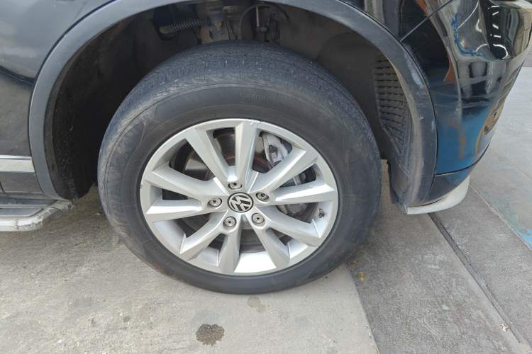 Used Volkswagen Touareg 2011 3.0 TSI High-End Version Right Front Wheel Hub