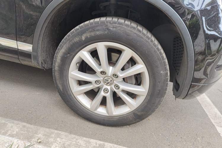 Used Volkswagen Touareg 2011 3.0 TSI High-End Version Right Front Wheel Hub