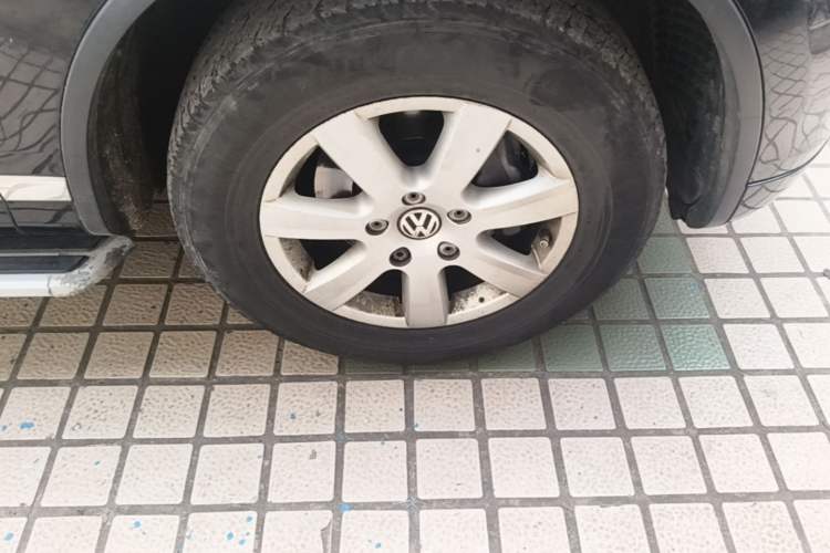 Used Volkswagen Touareg 2011 3.0 TSI Standard Version Right Front Wheel Hub