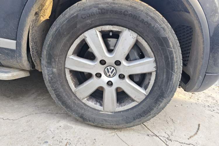 Used Volkswagen Touareg 2011 3.0 TSI Standard Version Right Front Wheel Hub