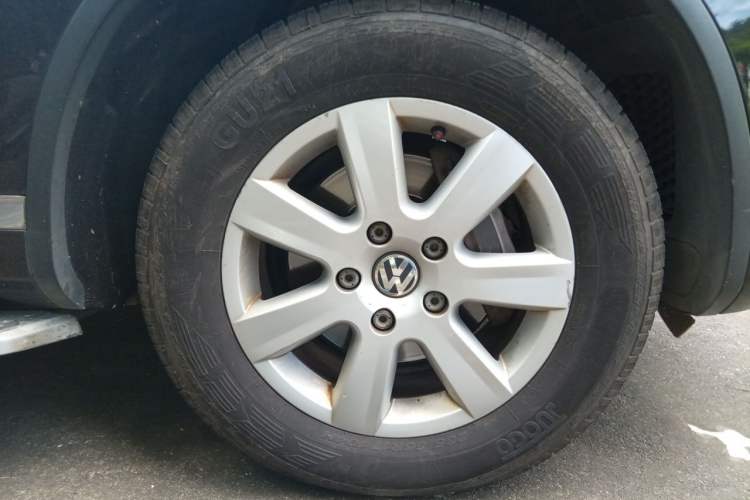 Used Volkswagen Touareg 2011 3.0 TSI Standard Version Right Front Wheel Hub