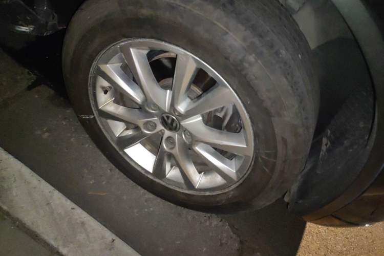 Used Volkswagen Touareg 2011 3.0 TSI High-End Version Right Front Wheel Hub