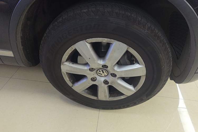 Used Volkswagen Touareg 2011 3.0 TSI Standard Version Right Front Wheel Hub