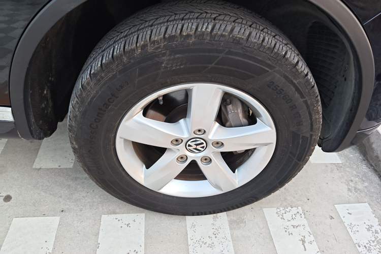 Used Volkswagen Touareg 2011 3.0 TSI Comfort Version Right Front Wheel Hub