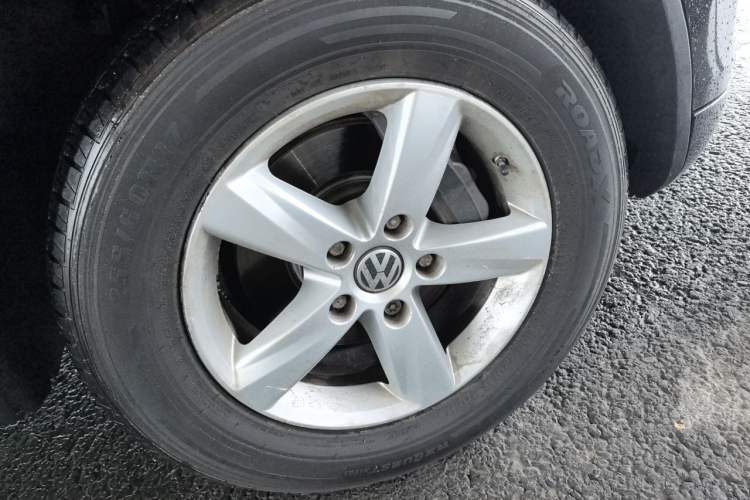 Used Volkswagen Touareg 2011 3.0 TSI Comfort Version Right Front Wheel Hub