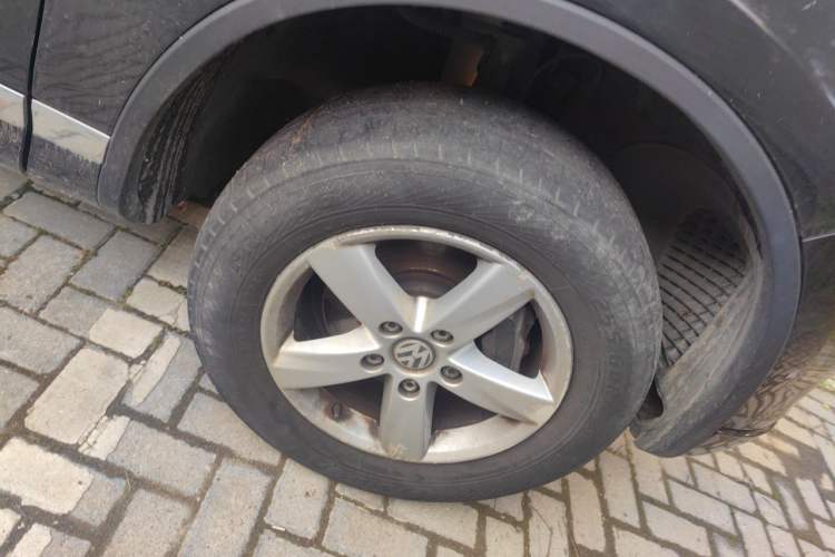 Used Volkswagen Touareg 2011 3.0 TSI Comfort Version Right Front Wheel Hub