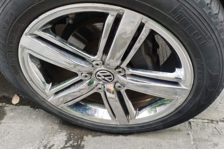 Used Volkswagen Touareg 2011 3.0 TSI Comfort Version Right Front Wheel Hub