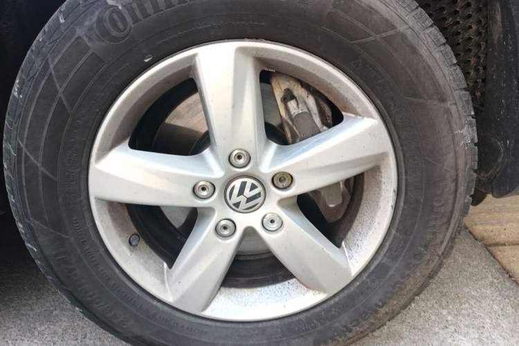 Used Volkswagen Touareg 2011 3.0 TSI Comfort Version Right Front Wheel Hub