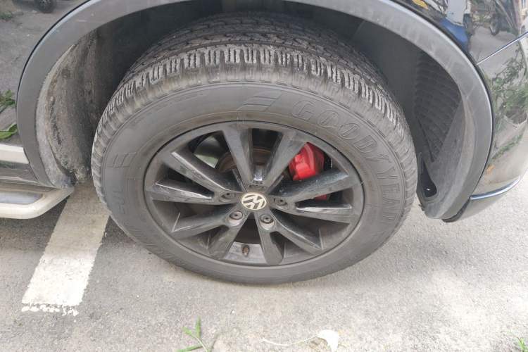 Used Volkswagen Touareg 2011 3.0 TSI High-End Version Right Front Wheel Hub