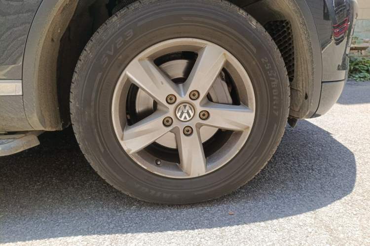 Used Volkswagen Touareg 2011 3.0 TSI Comfort Version Right Front Wheel Hub