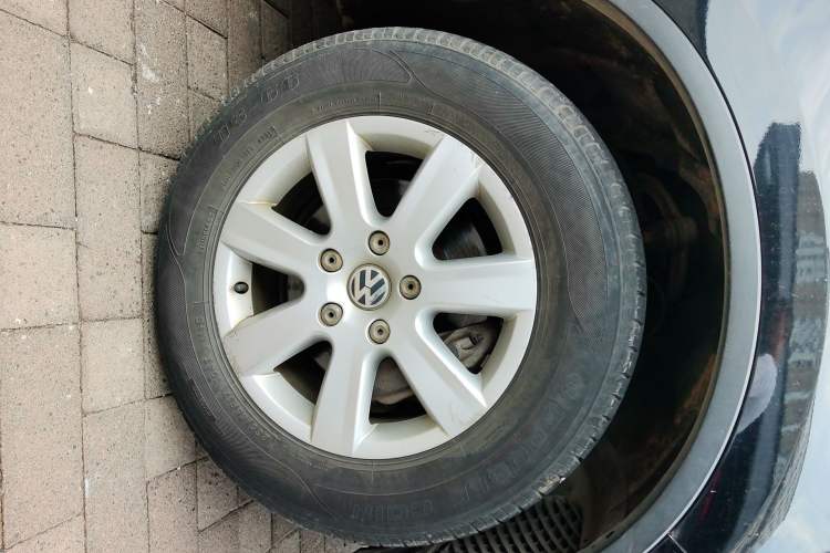 Used Volkswagen Touareg 2011 3.0 TSI Standard Version Right Front Wheel Hub