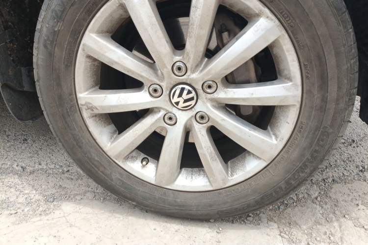 Used Volkswagen Touareg 2011 3.0 TSI Comfort Version Right Front Wheel Hub
