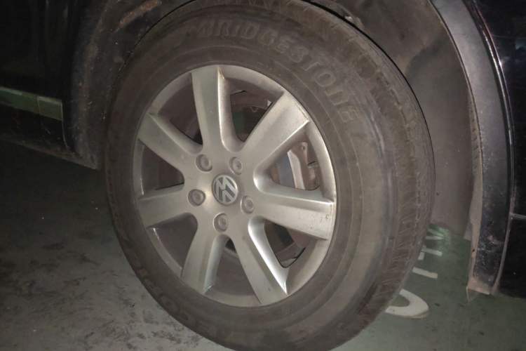 Used Volkswagen Touareg 2011 3.0 TSI Comfort Version Right Front Wheel Hub