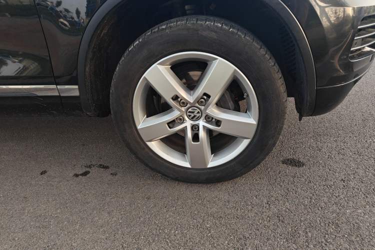 Used Volkswagen Touareg 2011 3.0 TSI Luxury Edition Right Front Wheel Hub