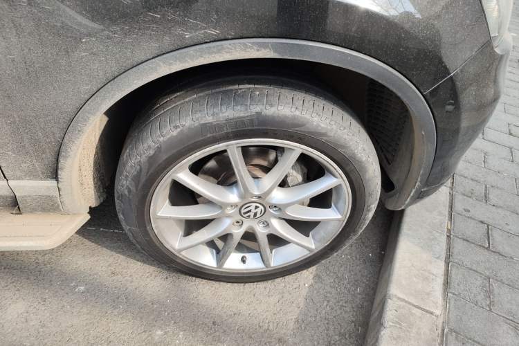 Used Volkswagen Touareg 2011 3.0 TSI Comfort Version Right Front Wheel Hub