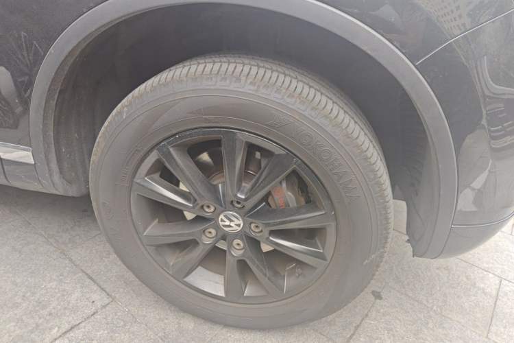 Used Volkswagen Touareg 2011 3.0 TSI High-End Version Right Front Wheel Hub