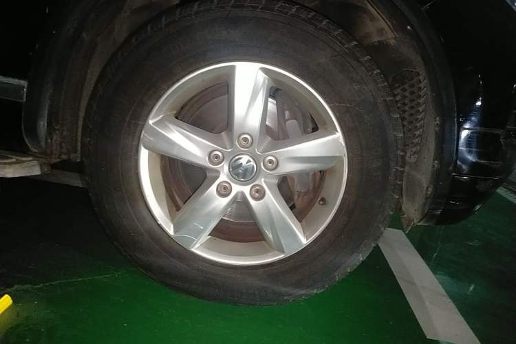 Used Volkswagen Touareg 2011 3.0 TSI Standard Version Right Front Wheel Hub