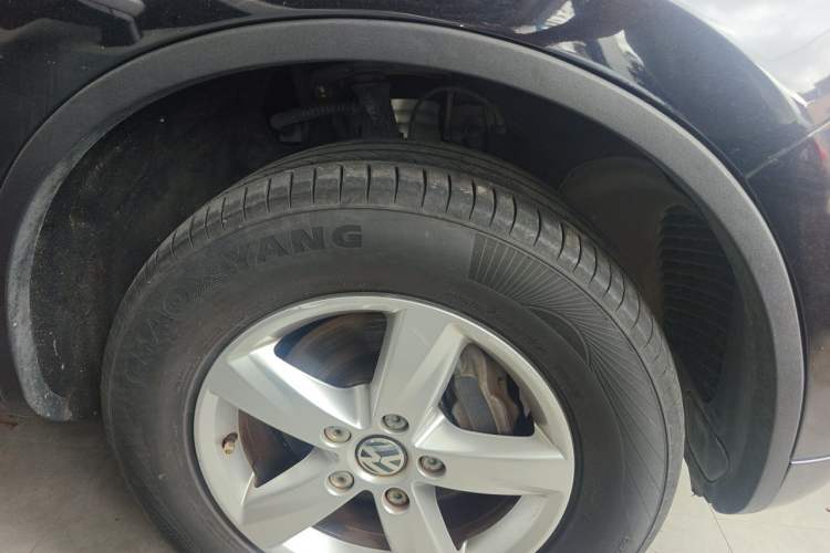 Used Volkswagen Touareg 2011 3.0 TSI Comfort Version Right Front Wheel Hub