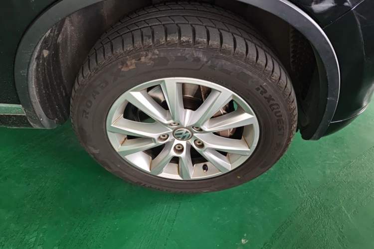 Used Volkswagen Touareg 2011 3.0 TSI High-End Version Right Front Wheel Hub