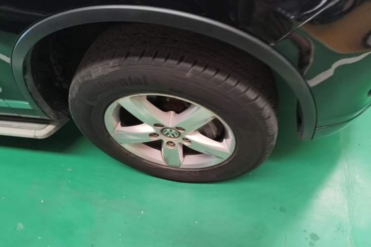 Used Volkswagen Touareg 2011 3.0 TSI Comfort Version Right Front Wheel Hub